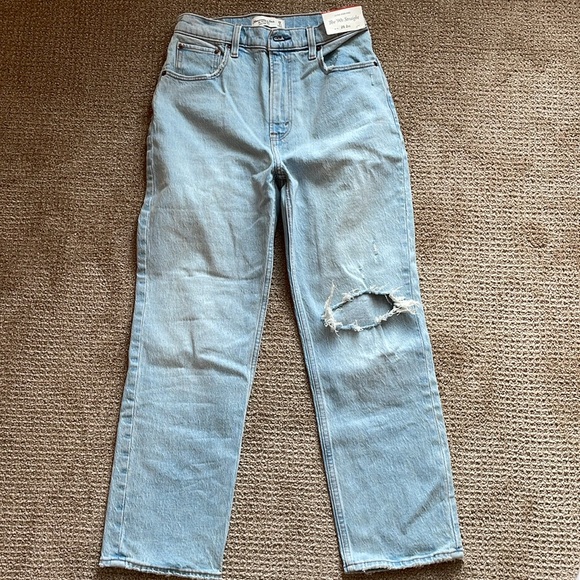 Women’s Abercrombie Ultra High Rise 90s Straight Jeans - Picture 2 of 5